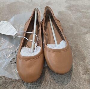 Amazon Essentials Camel Flats size 6